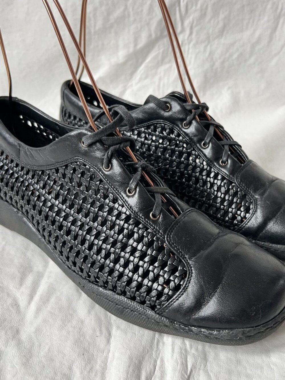 Vintage Stuart Weitzman shoes black woven leather lace up womens 8 flat braided